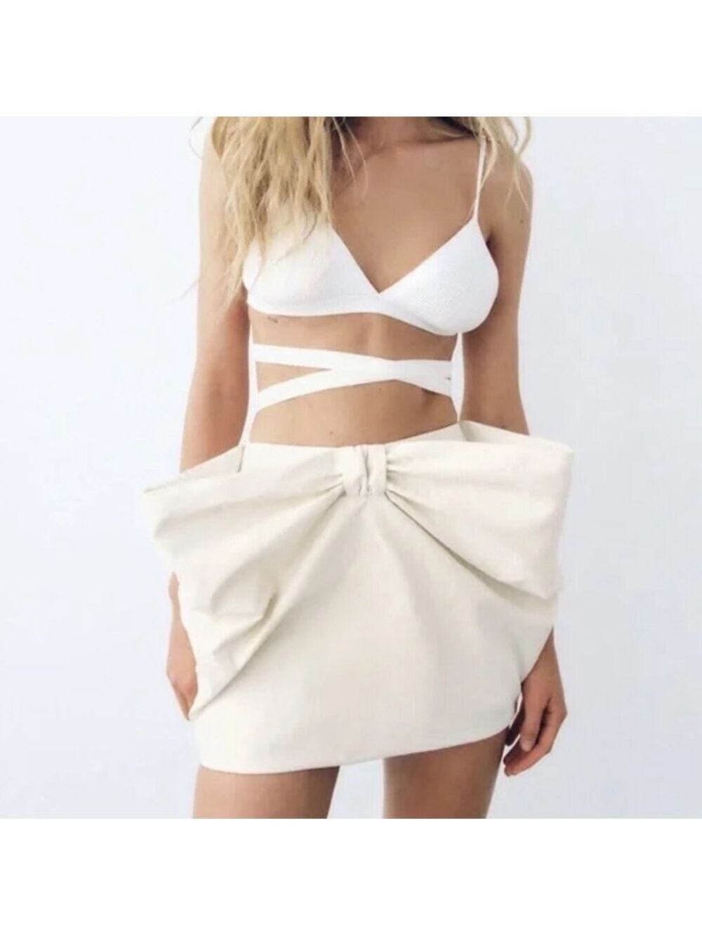 Zara Skirt Voluminous 3D Bow Mini Cream Sz M BarbieCore, Balletcore, Soft Glam